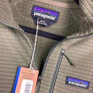 NEW - Patagonia - Men's R1 1/2 Zip Pullover - Medium - Basin Green